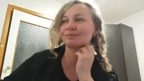 Snapshot of edithmanning chatting on May 13, 2026, 6:05 pm edithmanning online show from May 13, 2026, 6:05 pm