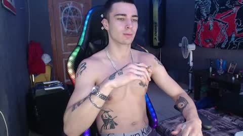 Snapshot of eduard_loveee chatting on December 21, 2024, 11:22 am Eduar online show from December 21, 2024, 11:22 am