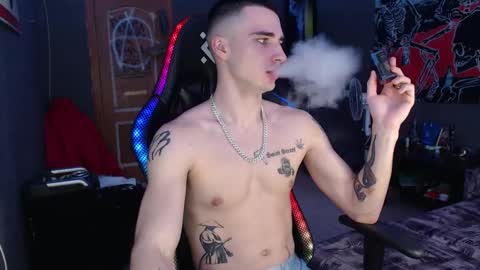 Snapshot of eduard_loveee chatting on December 25, 2024, 11:22 am Eduar online show from December 25, 2024, 11:22 am