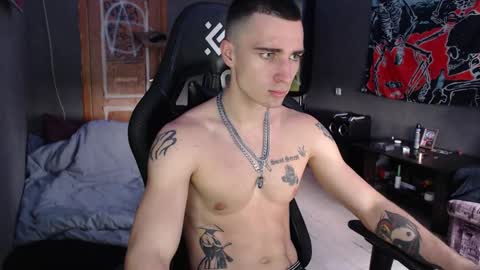 Snapshot of eduard_loveee chatting on September 23, 2025, 7:33 am Eduar online show from September 23, 2025, 7:33 am