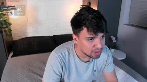 Snapshot of edward_maxx chatting on April 7, 2026, 4:02 am Eduardo online show from April 7, 2026, 4:02 am