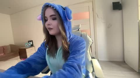 Lili online show from May 10, 2026, 6:18 am