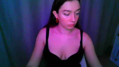 effie_balconii online show from November 16, 2025, 1:49 pm