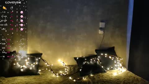 Snapshot of effy_gray chatting on March 5, 2025, 11:06 am Anna online show from March 5, 2025, 11:06 am