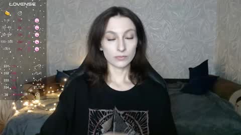 Snapshot of effy_gray chatting on November 3, 2025, 11:15 pm Anna online show from November 3, 2025, 11:15 pm