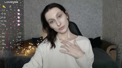 Snapshot of effy_gray chatting on November 11, 2025, 4:45 am Anna online show from November 11, 2025, 4:45 am