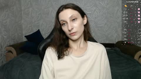 Snapshot of effy_gray chatting on June 9, 2026, 7:58 pm Anna online show from June 9, 2026, 7:58 pm