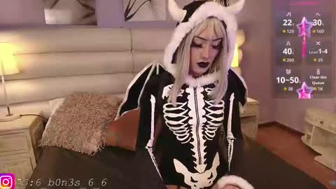    online show from September 18, 2025, 5:37 pm