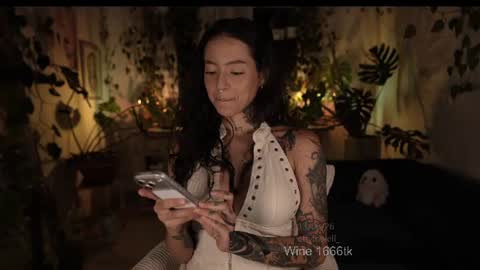 Snapshot of effylowell_ chatting on June 14, 2026, 1:58 am Effy online show from June 14, 2026, 1:58 am