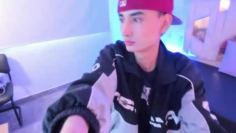 eidan_tay online show from May 17, 2026, 12:34 pm