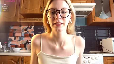 eileencrowday online show from May 4, 2026, 3:02 am