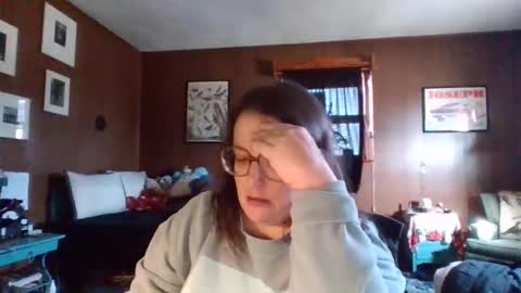 eilidh 3 online show from December 17, 2025, 6:36 pm