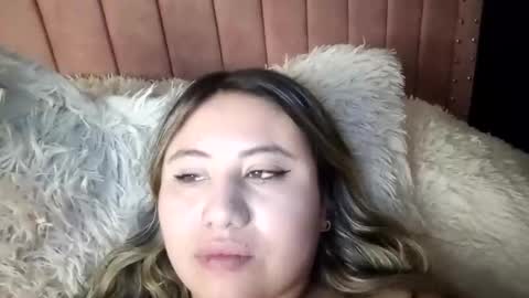 EIMY   MODEL INDEPENDENT online show from September 22, 2025, 7:43 am