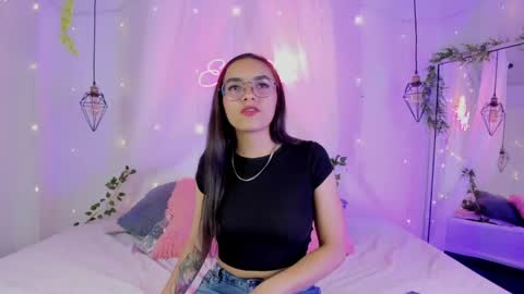 eimy_rosse18 online show from April 17, 2026, 1:36 pm