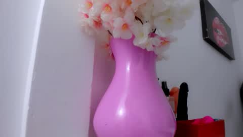 eimy online show from January 18, 2026, 1:04 pm