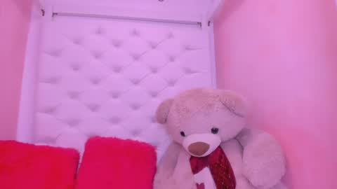 Snapshot of eimy_skinny chatting on June 1, 2026, 1:46 pm eimy online show from June 1, 2026, 1:46 pm