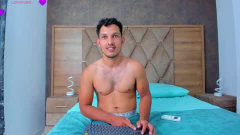 YG COUPLE online show from April 10, 2026, 8:35 pm