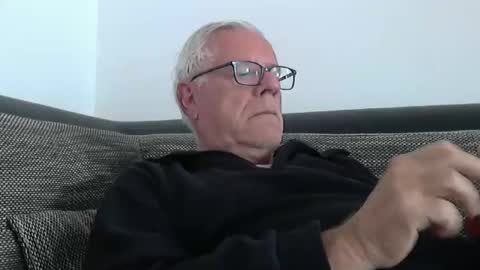 eisbaer1957 online show from May 17, 2026, 8:23 am