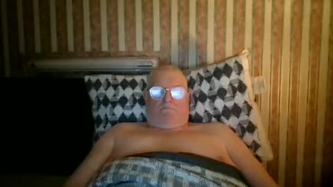 eketman1964 online show from February 5, 2026, 12:15 am