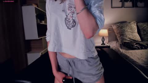 Elis 3 online show from February 2, 2025, 8:41 pm