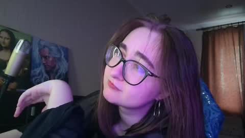 If you like it when I meow give me a thumbs up online show from February 14, 2025, 1:18 pm