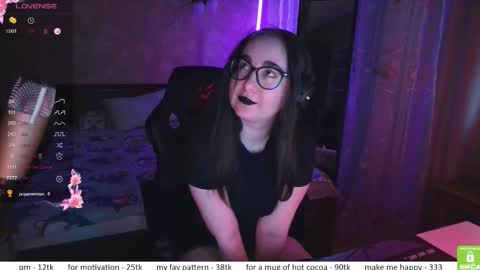 If you like it when I meow give me a thumbs up online show from November 23, 2025, 1:11 pm