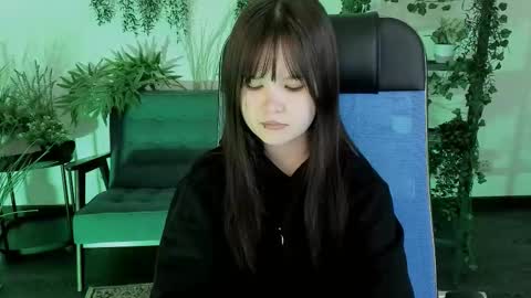 Snapshot of elainebeness chatting on February 6, 2026, 10:13 pm Your sweet girl online show from February 6, 2026, 10:13 pm