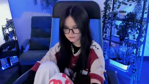 Snapshot of elainebeness chatting on May 27, 2026, 1:57 am Your sweet girl online show from May 27, 2026, 1:57 am