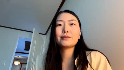 Snapshot of elalaclaire chatting on June 19, 2026, 6:07 am Mila online show from June 19, 2026, 6:07 am