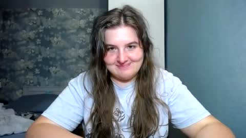 Snapshot of elanis_blair chatting on July 15, 2026, 6:57 pm Elanis online show from July 15, 2026, 6:57 pm
