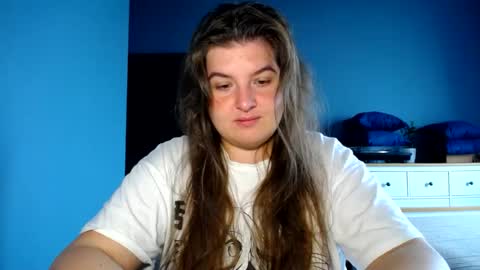 Snapshot of elanis_blair chatting on July 21, 2026, 9:11 am Elanis online show from July 21, 2026, 9:11 am