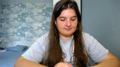 Snapshot of elanis_blair chatting on August 4, 2026, 9:01 am Elanis online show from August 4, 2026, 9:01 am