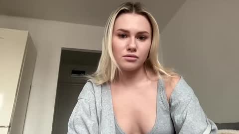 elaraluxxxe online show from March 11, 2025, 1:12 pm