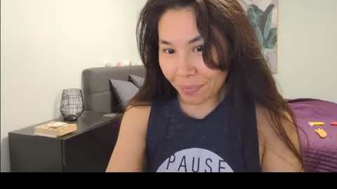 Snapshot of elaramuse_ chatting on July 24, 2026, 8:12 am elaramuse_ online show from July 24, 2026, 8:12 am
