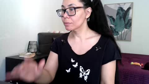 Snapshot of elaramuse_ chatting on July 25, 2026, 10:13 am elaramuse_ online show from July 25, 2026, 10:13 am