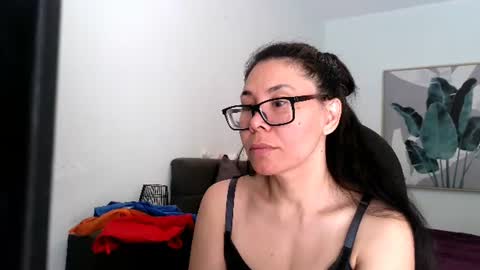Snapshot of elaramuse_ chatting on July 26, 2026, 8:21 am elaramuse_ online show from July 26, 2026, 8:21 am
