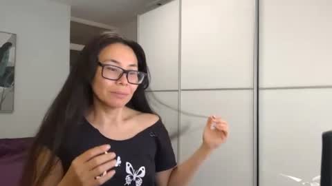 Snapshot of elaramuse_ chatting on July 30, 2026, 6:45 am elaramuse_ online show from July 30, 2026, 6:45 am