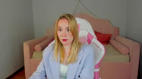 Snapshot of elaravoltage chatting on May 7, 2026, 5:13 am elaravoltage online show from May 7, 2026, 5:13 am