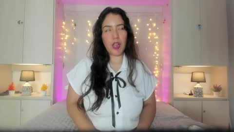 Snapshot of elarey_ chatting on May 2, 2026, 12:10 pm elarey_ online show from May 2, 2026, 12:10 pm