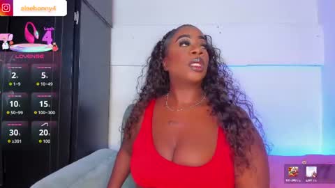 Snapshot of elawalker1 chatting on August 3, 2026, 4:44 am Ela online show from August 3, 2026, 4:44 am
