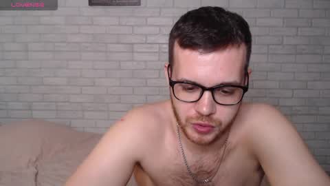 Snapshot of electric_smile chatting on May 24, 2026, 7:19 pm Alex online show from May 24, 2026, 7:19 pm