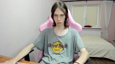 eleganc3 online show from September 19, 2025, 8:53 pm