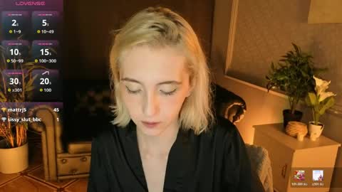 Snapshot of elen__moore chatting on May 16, 2026, 6:43 am Elen online show from May 16, 2026, 6:43 am