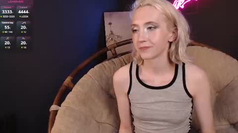 Snapshot of elen__moore chatting on June 10, 2026, 1:54 pm Elen online show from June 10, 2026, 1:54 pm