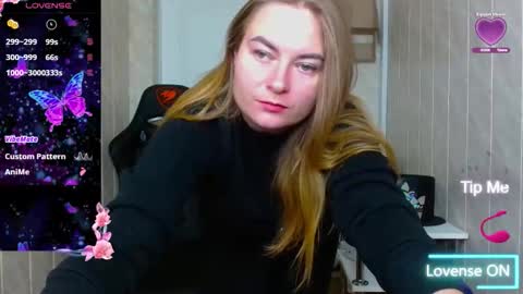 Snapshot of elena_maeer chatting on October 14, 2025, 6:03 am Elena online show from October 14, 2025, 6:03 am