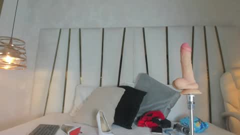 Snapshot of elena_mature chatting on April 20, 2026, 7:15 pm Elena online show from April 20, 2026, 7:15 pm