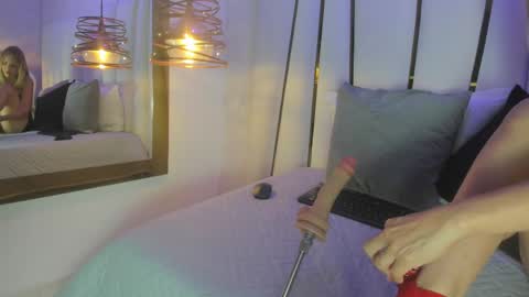 Snapshot of elena_mature chatting on April 29, 2026, 7:09 pm Elena online show from April 29, 2026, 7:09 pm