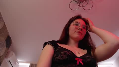 Snapshot of elena_vysotskaya chatting on April 23, 2026, 12:29 pm Elena online show from April 23, 2026, 12:29 pm