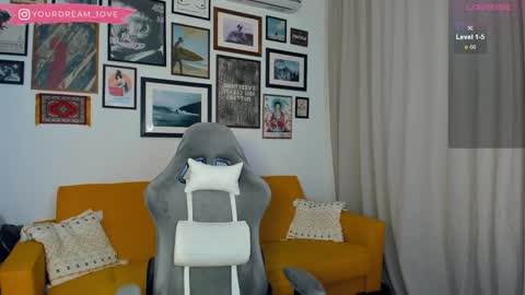 Elena insta yourdream 1ove online show from February 6, 2025, 6:13 pm