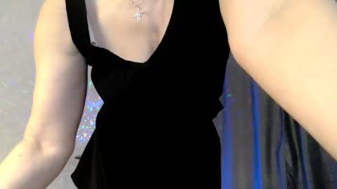 elenaza online show from January 19, 2025, 8:09 pm